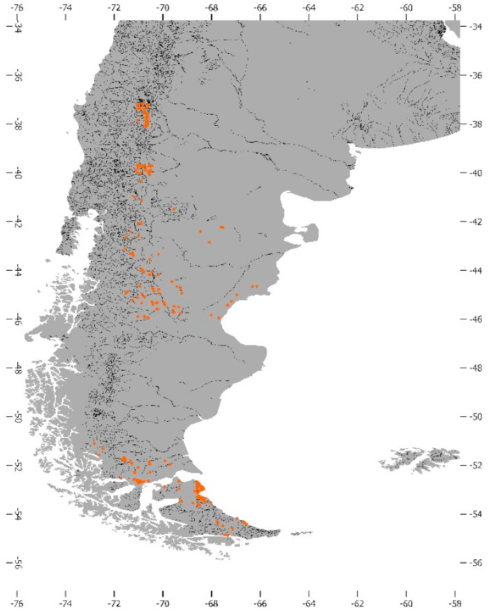 Los 543 mallines se ubican principalmente hacia el oeste de la Patagonia, cercanos a la cordillera, sobre los arroyos y ríos que bajan de las montañas. En la imagen, los puntos anaranjados representan sitios de muestreo de biomasa de pastos