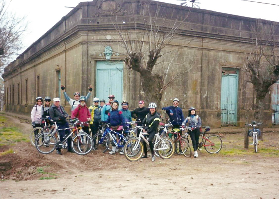 Según los docentes “hay espacio para que se desarrollen guías especializados en cicloturismo, expertos en rutas y conocimientos locales sobre la cultura y geografía” Según los docentes “hay espacio para que se desarrollen guías especializados en cicloturismo, expertos en rutas y conocimientos locales sobre la cultura y geografía”