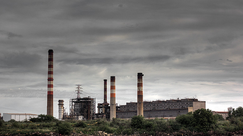 La Central Térmica Costanera (CABA) es la planta termoeléctrica más grande del país. Quema fueloil, gas natural y gas-oil como combustibles. Según la organización CARMA (Carbon Monitoring for Action), es la central que más CO2 emite en la Argentina La Central Térmica Costanera (CABA) es la planta termoeléctrica más grande del país. Quema fueloil, gas natural y gas-oil como combustibles. Según la organización CARMA (Carbon Monitoring for Action), es la central que más CO2 emite en la Argentina